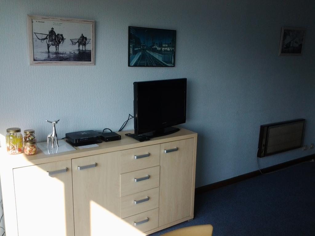 Zonnig Appartement Met Zeezicht Koksijde Exterior photo
